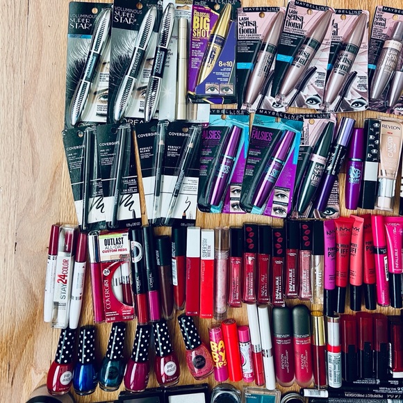 Bundle beauty makeup 100 pieces!!!! - Picture 2 of 13